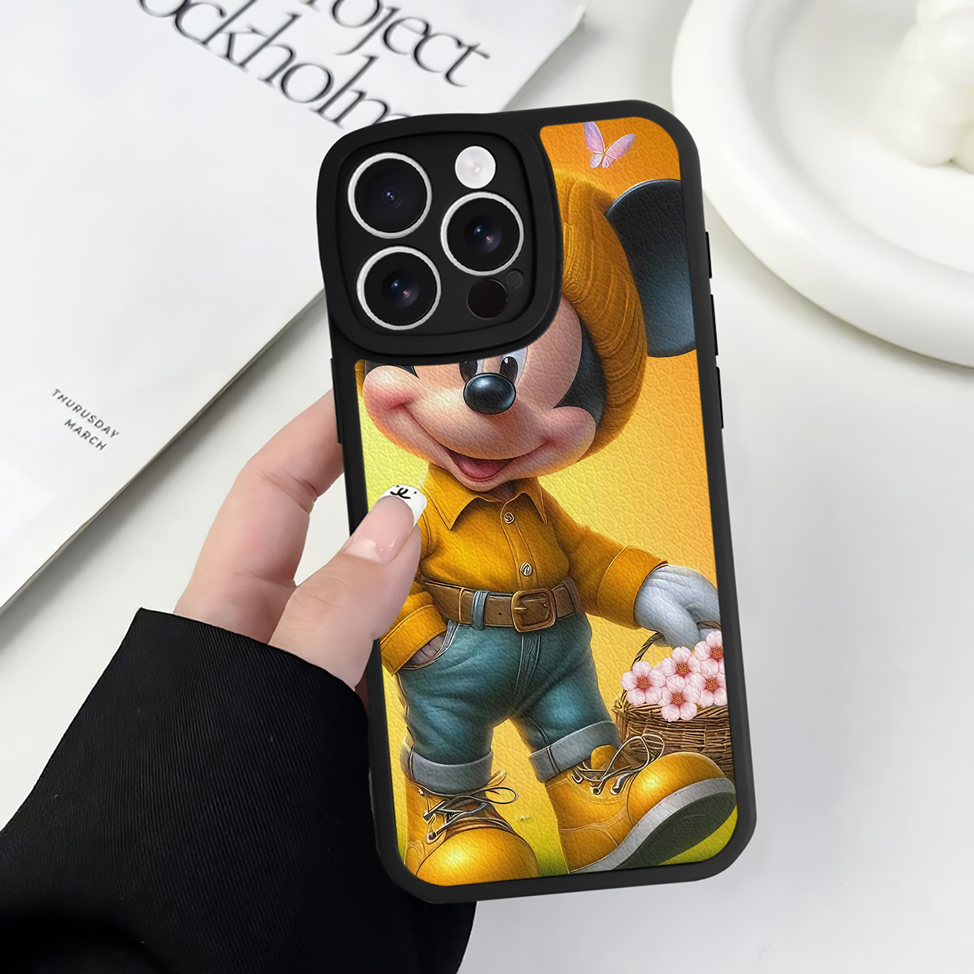 （画像用） ミッキーマウス Mickey Mouse 【iPhone 16シリーズ対応】シリコンスマホケース（レザー調） 材質：シリコン